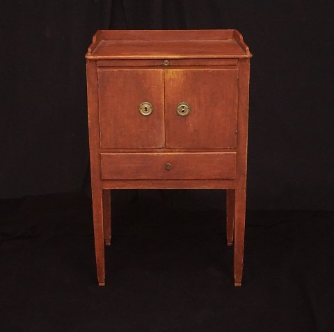 A small late Gustavian cabinet. Sweden circa 1800. 
H: 77cm. Top: 48x36cm