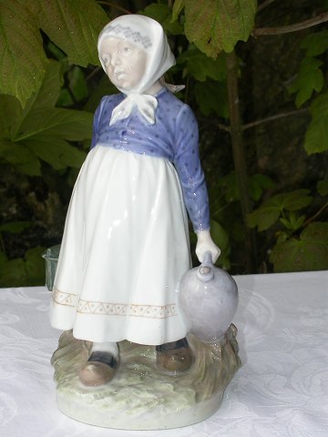 Royal Copenhagen  Figurine 815 Peasant gril