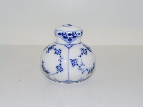 Blue Fluted Half Lace
Salt shaker