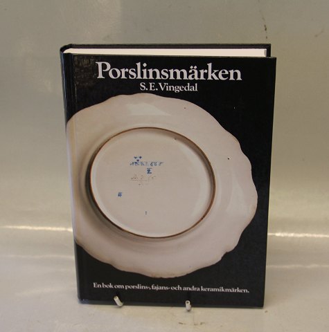 Bog om keramik og porcelænsstempler
Porslinsmärken - En bok om Porslins-, fajans- och Andra Keramikmärken, Forum 
Stockholm 6. oplag 1982