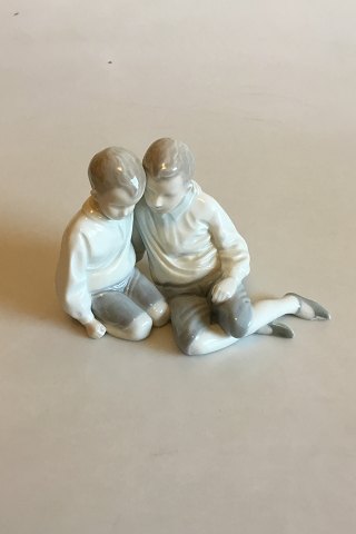 Bing & Grondahl Figurine of Two brothers/Boys No 1523