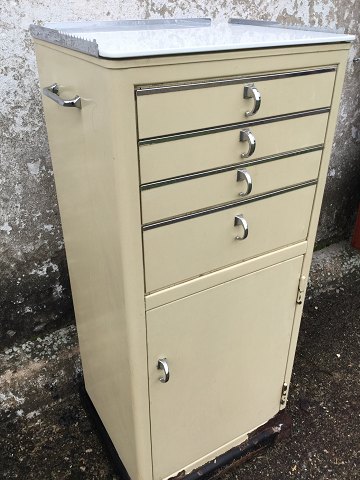 Medicine cabinet / Metal cabinet
Baisch
2200 DKK