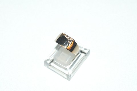 Elegant Mens Gold Ring in 8 Carat Gold