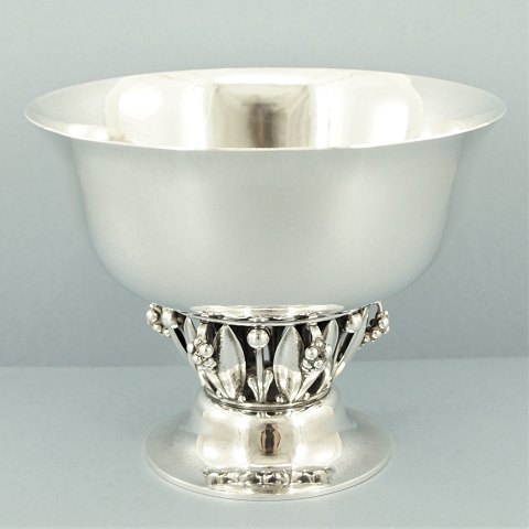 Georg Jensen; A centrepiece of sterling silver #197A