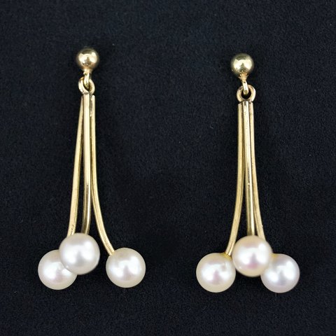 Earrings of 14k gold set with pearls