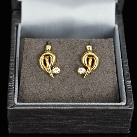 Earrings of 8k gold set with zircon