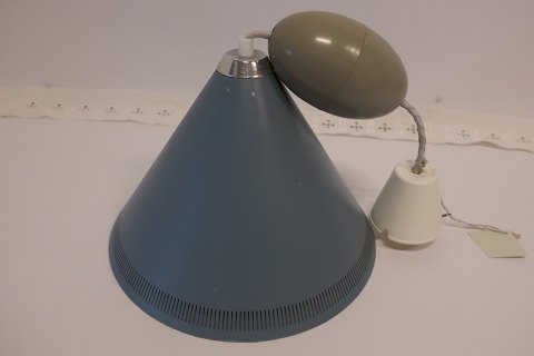 Retro ceiling lamp - with a pulley
Made of metal, light blue
In a good condition and works well