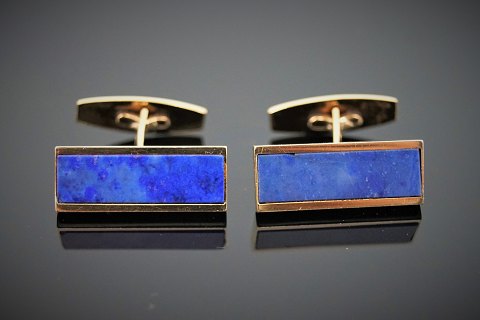 Skriver; A pair of lapis lazuli cufflinks in 14k gold