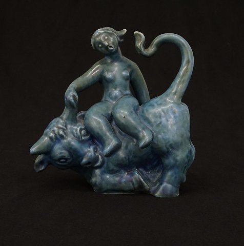 Getrud Kudielka, 1896-1984: "The Bull & Europe". 
Produced by L. Hjorth. L: 18cm