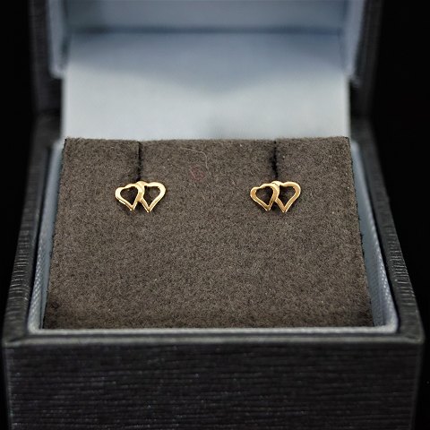 Small heart shaped earrings of 14k gold