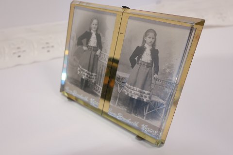 Double-Photo frame, antique
This double-frame is made of thick glass with place for 2 photos and with a 
back made of wood
About 1900
About 11cm x 13cm
We have a large choice of photo frames
Please contact us for further information