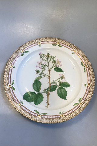 Royal Copenhagen Flora Danica Round Dish No 3524 (Pre 1923)