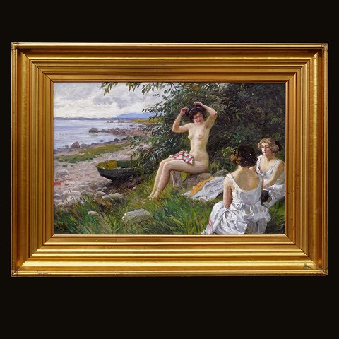 Paul Fischer, 1860-1934, tre badepiger på en 
strand. Olie på lærred. Signeret. Lysmål: 42x62cm. 
Med ramme: 62x82cm