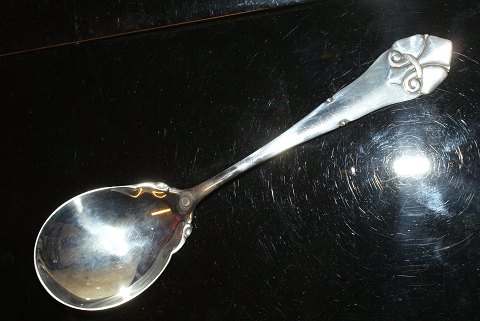 Compote spoon French Lily silver
Length 18 cm.