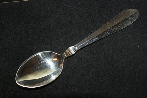 Dessert / Lunch spoon Gråsten DGS Silver
Danish goldsmiths silverware factory Slagelse
Length 17 cm.