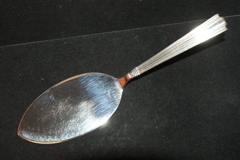 Cake server Margit Silver
The crown of silver
Length 18 cm.