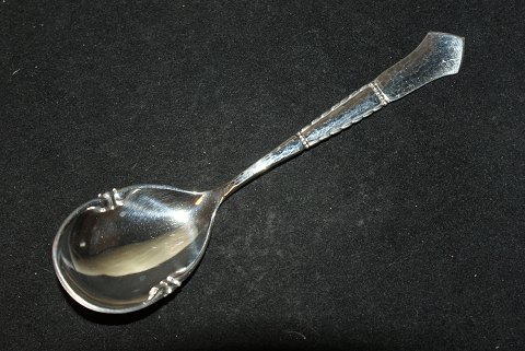 Jam spoon Louise Silver
Cohr Fredericia silver
Length 12.5 cm.
