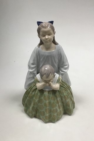 Royal Copenhagen Figurine Sisters No 1097