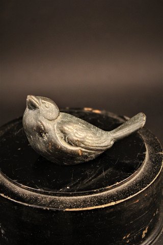 Old bronze bird with fine patina.
H:4.5cm. L:8cm.