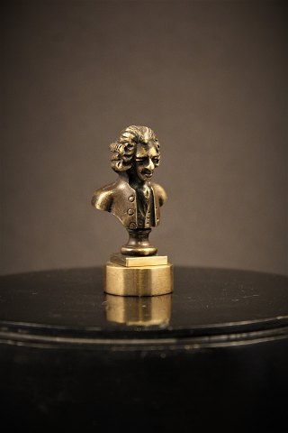1800s seal stamp in bronze in the form of male bust.
Height: 6cm.