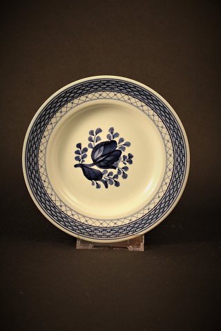 Royal Copenhagen - Aluminum Tranquebar small dessert / bread plate in faience. 
Dia.:14,5cm. 
RC# 11-944.