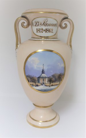Royal Copenhagen. Vase. motif; Frederiksberg Church. Height 25.5 cm. (1 
quality). There is little edge stroke under the top. (Photo)