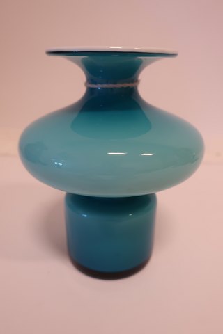 Carnaby Vase from Holmegaard/ Fyns Glasværk, Denmark
Turquoise blue with opal white hvidt glass inside
Design: Per Lütken (1916-1998)
Produced: 1968 - 1976
H: 15,4cm