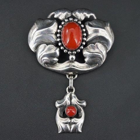 Bernhard Hertz; A jugend brooch of silver set with carnelians