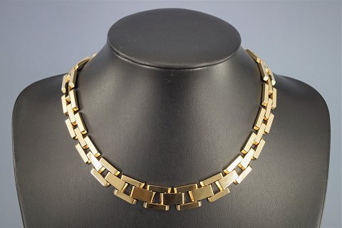 Skrivers; A necklace of 14k gold