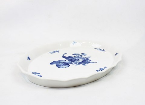 Oblong cake dish, no.: 8578, in Blue Flower by Royal Copenhagen.
5000m2 showroom.