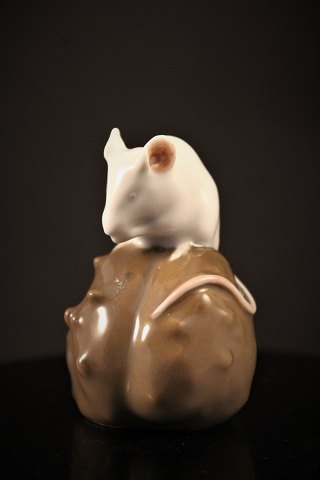 Royal Copenhagen small porcelain figure of white mouse 
sitting on stone.
Height: 7cm.