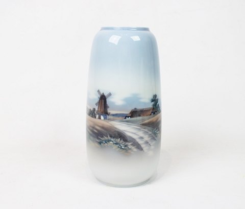 Vase with motif of a mill, no.: 130-2 B 93, by Lynby Porcelain.
5000m2 showroom.
