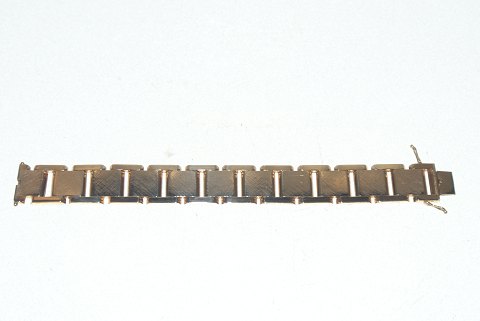 Block 3 Rk skarveret Armbånd i 14 karat
Længde 18,5 cm