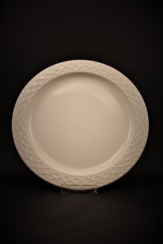 Bing & Grøndahl Hvid Cordial / Palet , middagstallerken. Dia.:24cm.
Designet af Jens Harald Quistgaard.
B&G# 325.