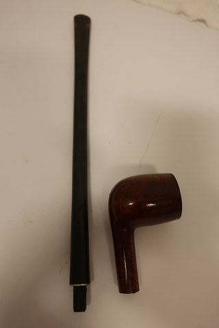 For collectors:
Rare pibe rather long
L: about 50cm
Lectura - Real Briar
The photo is made with the pipe a little bit open, but it is possible to close 
the pipe totally 
In a good condition