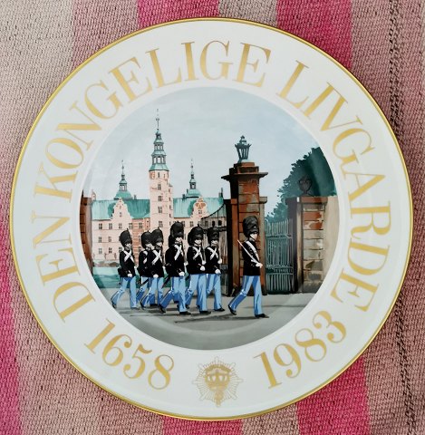 B&G Royal Life Guard 325th Anniversary Plate in 1983