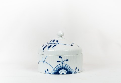 Royal Copenhagen  blue mega fluted sugar bowl, no.: 177. 
5000m2 showroom.