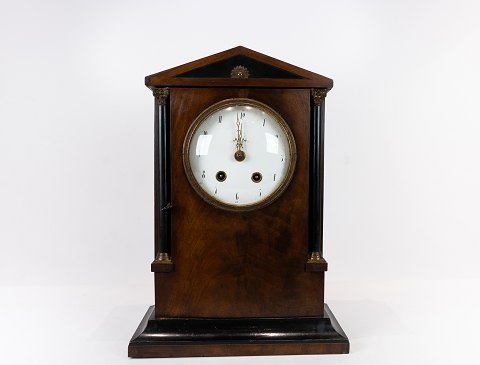 French fireplace table clock in mahogany from the 1840s.
5000m2 showroom.
