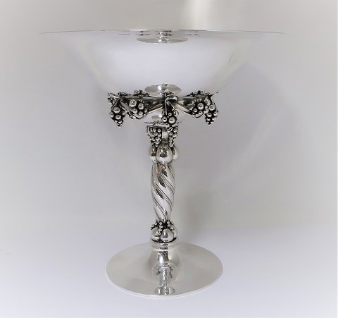 Georg Jensen. Stor Drueopsats design 264A. Sterling (925). Højde 27 cm. Vægt 
1334 gram. Produceret 1945-1977