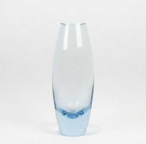 Glass vase in ice blue coor by Per Lütken for Holmegaard.
5000m2 showroom.