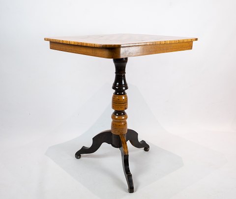 Antique sidetable of polished wood with chess top plate of Italian design from 
the 1860s.
5000m2 showroom.
