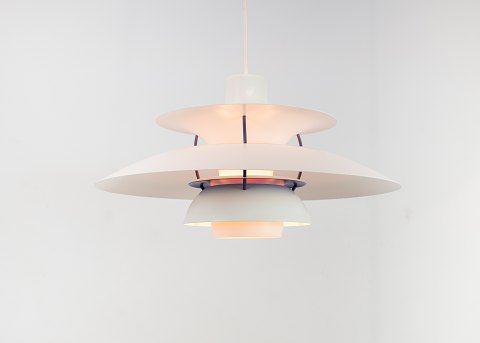 PH5 lampe designet af Poul Henningsen i 1958 og fremstillet af Louis Poulsen.
5000m2 udstilling.
