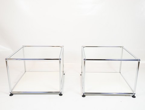 A pair of italian side tables in glass and frame of chrome, in great vintage 
condition.
5000m2 showroom.