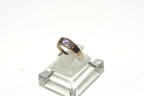 Elegant Ladies ring with pink stone in 8 carat gold