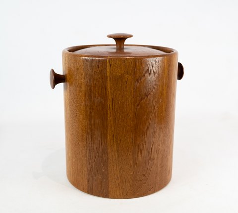 Ice bucket in teak designed by Jens Harald Quisgaard. 
5000m2 showroom.