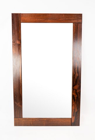 Mirror in rosewood of danish design from the 1960s.
5000m2 showroom.