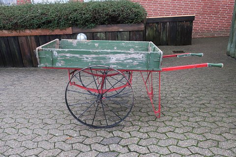 Antique Barrow / Handcart / Pushcart
This barrow is with wheels made of iron
In a good an solid and substantial condition and also in a 
ready-to-use-condition