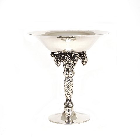 A Georg Jensen sterlingsilver grape tazza from the 
period 1925-32. #263B. H: 19cm. W: 520gr