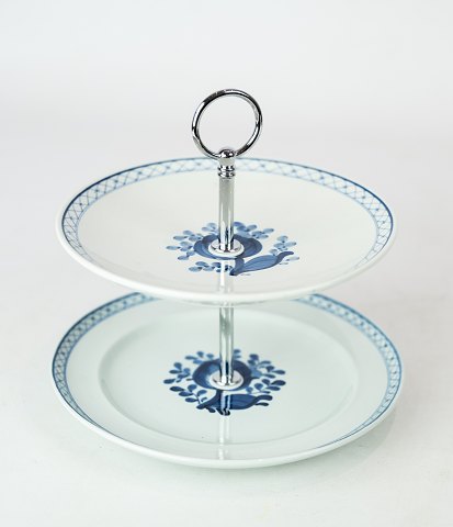 Two part cake centerpiece in Aluminia, no.: 11/2847-2855, by Royal Copenhagen.
5000m2 showroom.