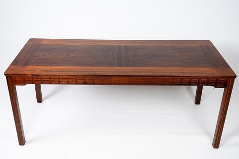 Coffee table in rosewood of danish design from the 1960s.
5000m2 showroom.